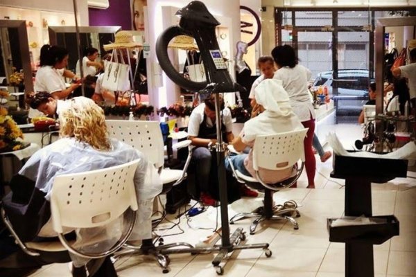 Verano con cuidados capilares especiales en el salón de belleza de Sandra Espínola