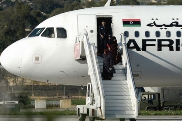 Regresaron a Trípoli los pasajeros del avión secuestrado en Malta