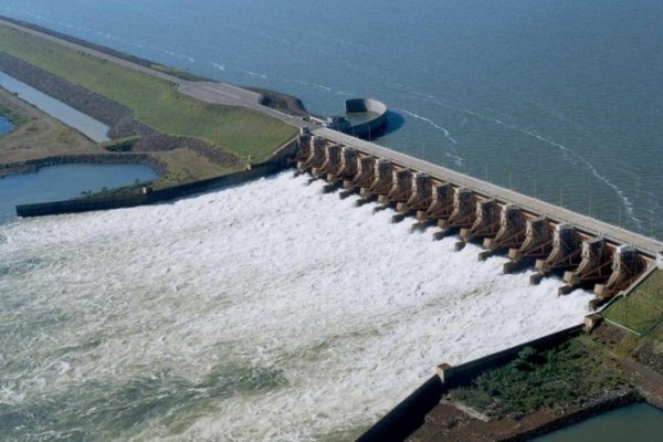 Yacyretá alcanza su máxima potencia y aumentó el caudal del Río Paraná