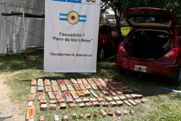 Paso de los Libres: Gendarmería incautó casi 100 kilos de marihuana ocultos en un auto