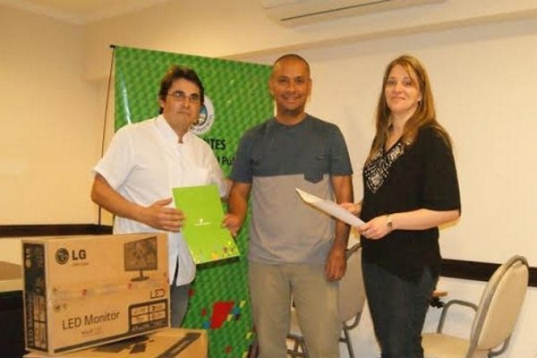 Entregaron computadoras para los  hospitales de Caseros y Mocoretá