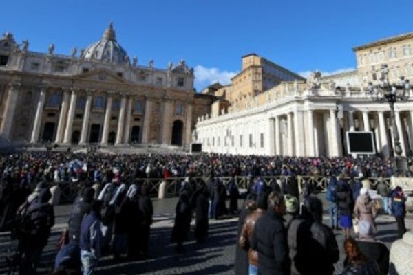 El Papa presenta a Cristo como el Salvador y pide sensibilidad ante los niños migrantes