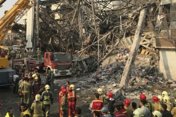 Al menos 70 heridos y varios desaparecidos tras derrumbarse un edificio en Teherán