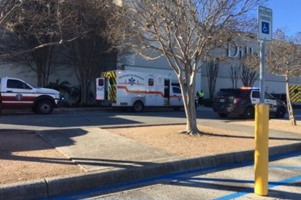 Tiroteo en centro comercial de Texas deja un muerto y 6 heridos
