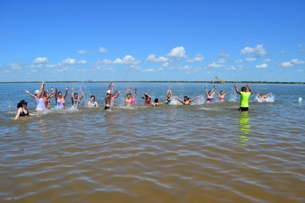 Exitosa participación de vecinos y turistas en las primeras clases de Aqua Gym gratuitas