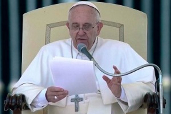 El Papa afirmó que las mujeres son más valientes que los hombres