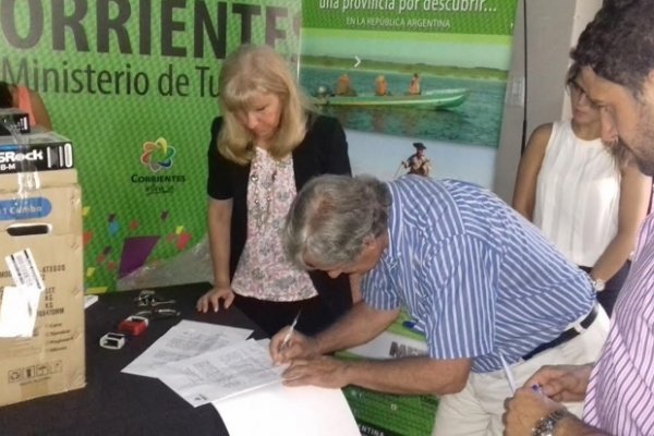 Entrega de módulos informáticos y de oficina para la Secretaría de Turismo de Monte Caseros