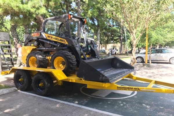 Riachuelo recibió una maquinaria para mejorar servicios comunitarios