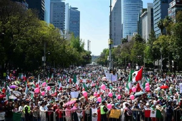 Masiva protesta contra Donald Trump al grito de Vibra México