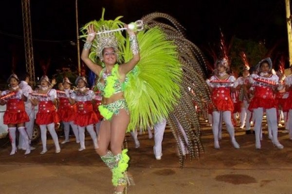 Unas 8 mil personas disfrutaron de la segunda noche de carnaval 2017