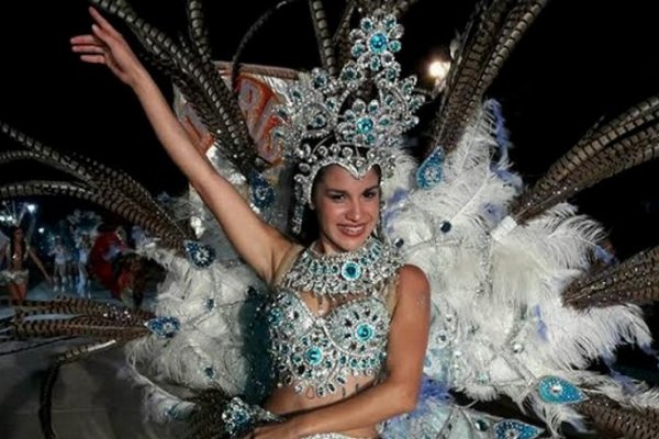 Multitudinaria convocatoria en los carnavales itateños