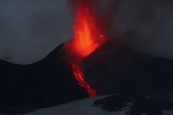 Italia: espectacular erupción del volcán Etna