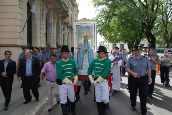 Policías participaron de la primera misa del año 2017 en la Jefatura
