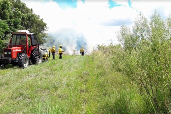 Quemas controladas en el Parque Nacional Mburucuyá