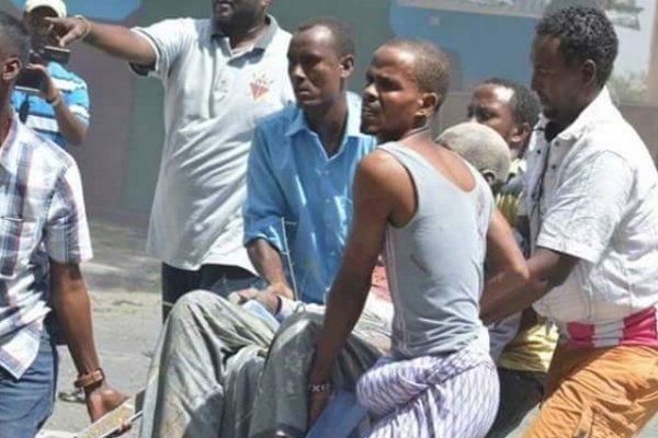 Al menos 13 muertos en dos atentados en Mogadiscio