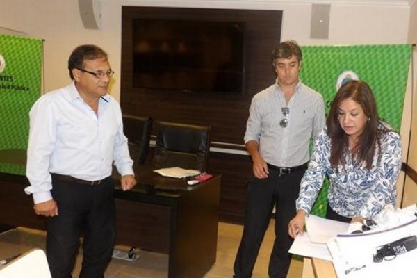 El Ministro Cardozo entregó equipos al Hospital de Bella Vista