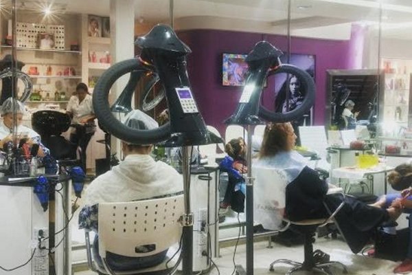 Bella con Tarjeta Tuya en el Salón de Sandra Espínola Estilista