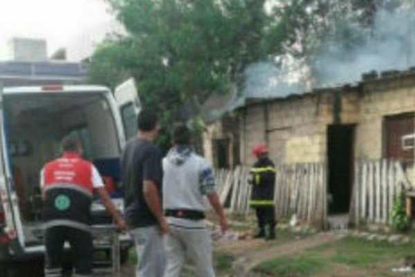 Quisieron abusar de su hija, la apuñalaron, incendiaron su casa y murió