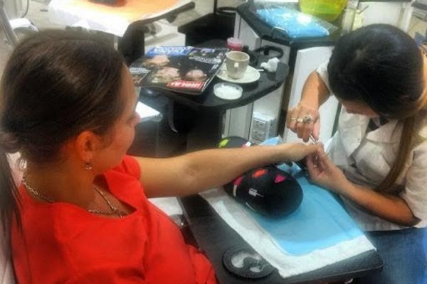 Manicuria Premium en el Salón de Belleza de Sandra Espinola