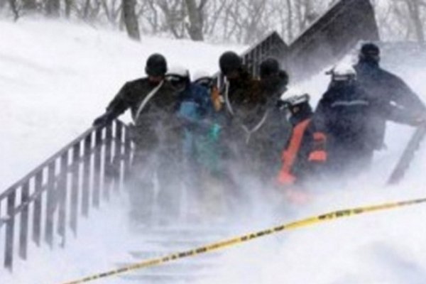 Al menos ocho chicos murieron por una avalancha de nieve