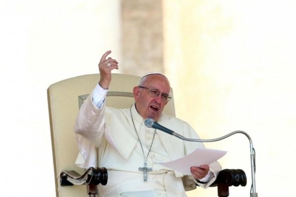 El papa Francisco pide una solución política en Venezuela y Paraguay