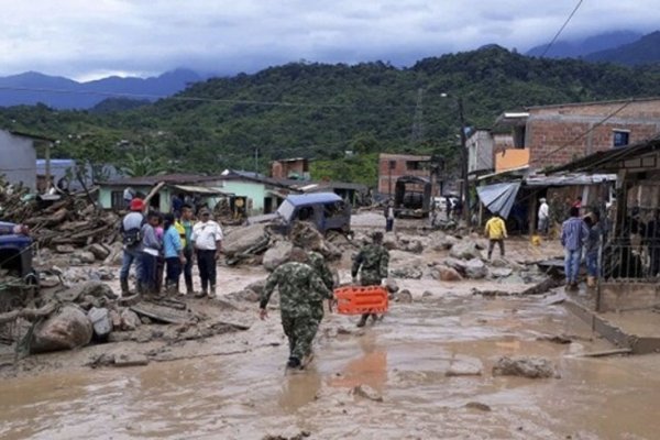 Sigue la búsqueda de sobrevivientes de la avalancha que ya causó 234 muertos en Colombia