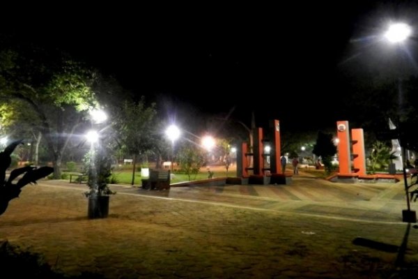 Inician obras de iluminación en la Plaza San Martín de Santa Rosa