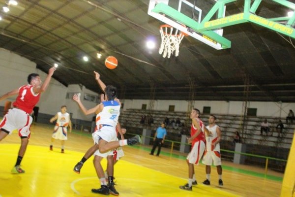 Santa Rosa Básquet venció a Atlético en su debut de la temporada