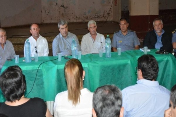 El ministro de Seguridad se reunió con vecinos de Alvear