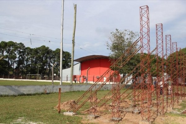 Santa Rosa: Construyen nuevas tribunas en el Polideportivo