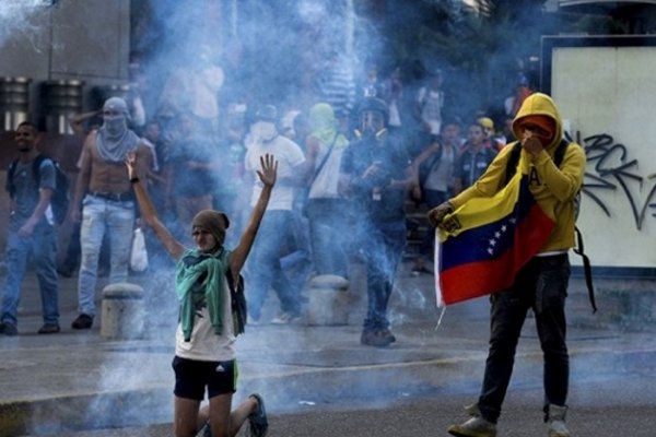 La oposición vuelve a marchar tras las protestas que dejaron tres muertos