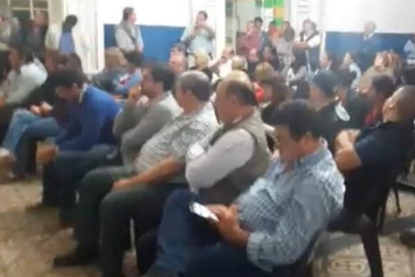 Papelón en Saladas: Vecinos y ministro Ortega debatían sobre inseguridad y se cortó la luz