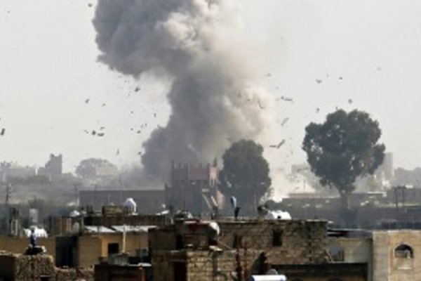 Tres civiles y cinco miembros de Al Qaeda murieron en un bombardeo de EEUU