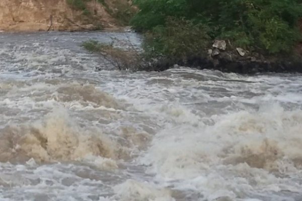Corrientes: Tránsito restringido por desborde de arroyos en Ruta 12 y 5