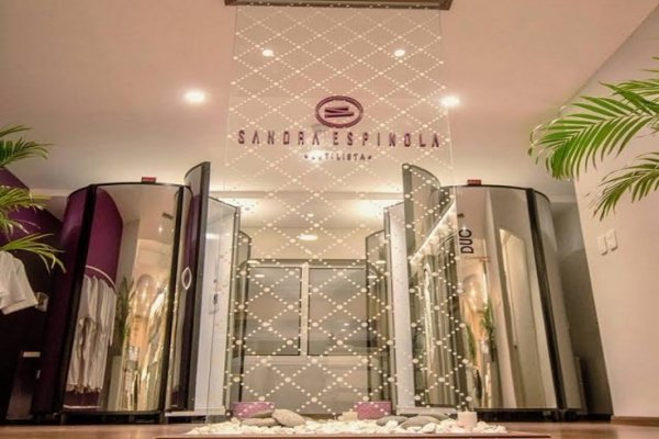 Imaginación expresada en colores en el Salón de Belleza & Spa de Sandra Espínola