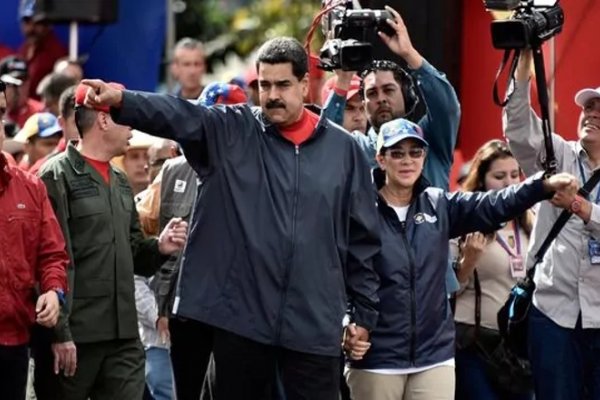 Maduro convocó a una Asamblea Nacional Constituyente por decreto