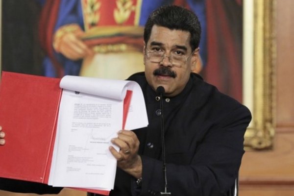 Venezuela: Maduro pide cambiar la Constitución y oposición convoca a rebelarse