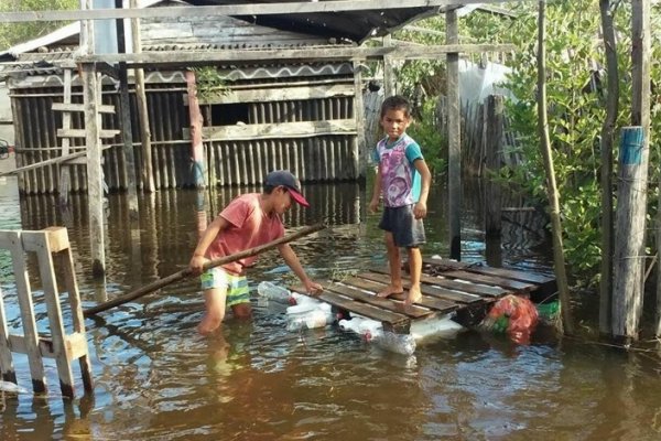 Santa Lucía: El río sigue creciendo y deja 19 familias evacuadas
