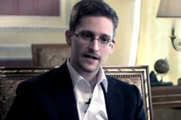 Snowden criticó la destitución del director del FBI