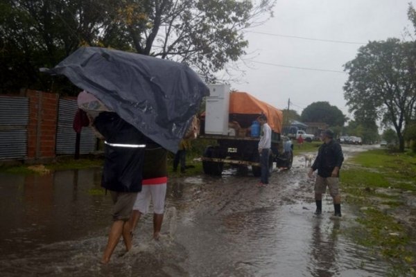 San Luis del Palmar: Aumentan los evacuados por las lluvias y comienza a escasear la comida