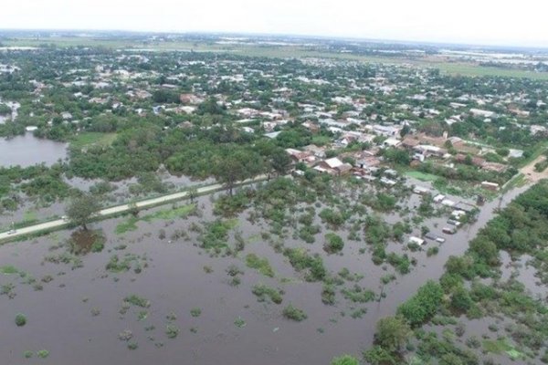 Tránsito restringido en Santa Lucía por desborde del río