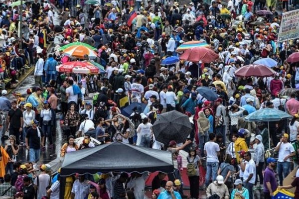 Masivas protestas opositoras llenan otra vez las calles de Venezuela
