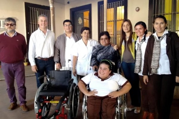 Bella Vista: La Municipalidad entregó una silla de ruedas
