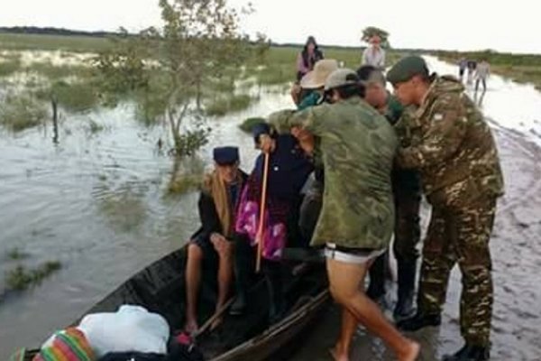 San Luis del Palmar: Continúan rescatando familias afectadas por la inundación en zona rural