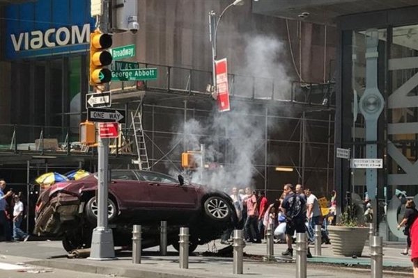 Nueva York: Auto atropelló a peatones y dejó al menos 13 heridos