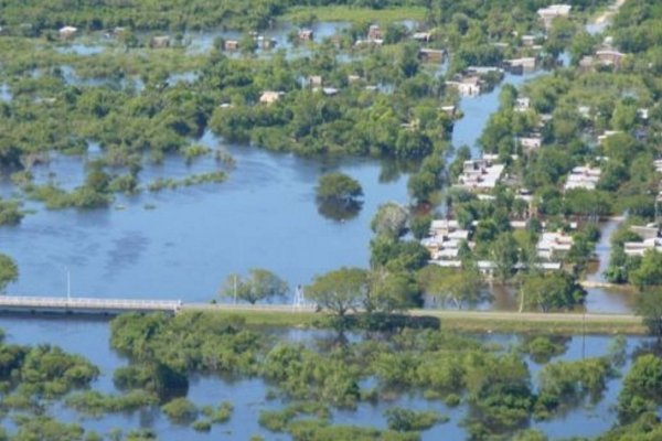 San Luis del Palmar: Siguen brindando asistencia en zona rural con lanchas y helicópteros