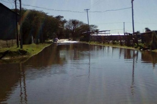Calles intransitables y familias aisladas en Ituzaingó