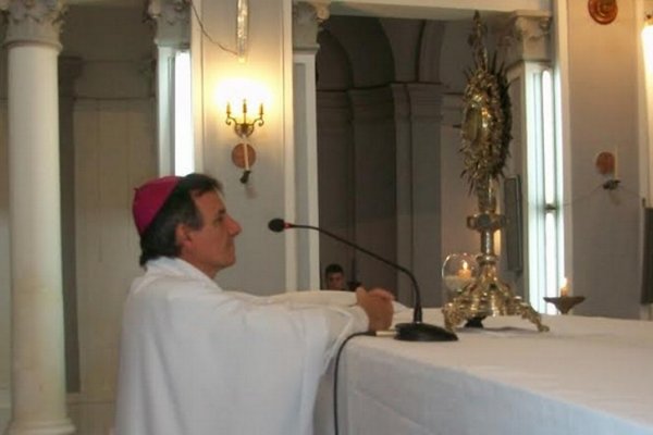Rezan la novena al Espíritu Santo en las parroquias y capillas