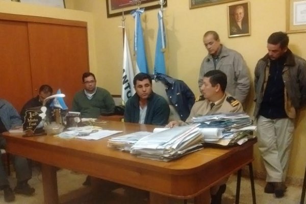 Santo Tomé: 27 familias abandonaron sus casas por la crecida del río