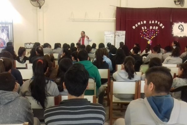 El Banco de Sangre Central realizó un taller informativo para más de 300 alumnos